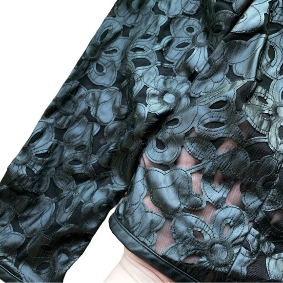 Pamela McCoy Collection Faux Leather Sheer Floral Zip Moto Jacket Black Size M - Picture 4 of 6